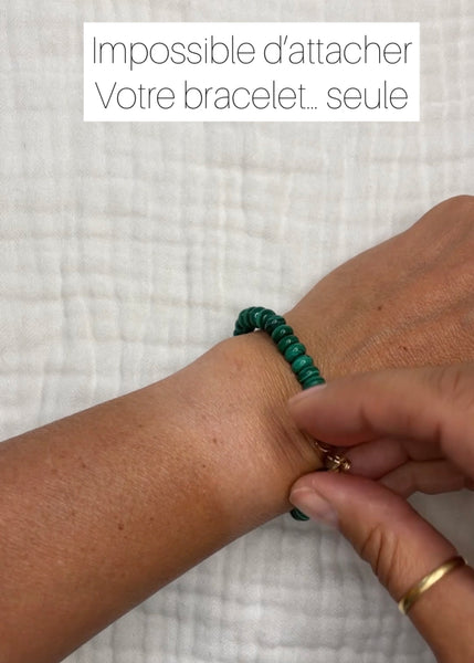 Comment mettre son bracelet avec fermoir seule?