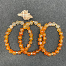 Charger l&#39;image dans la galerie, bracelet pour femme en cornaline pierre naturelle orange translucide de la féminité fertilité hormones