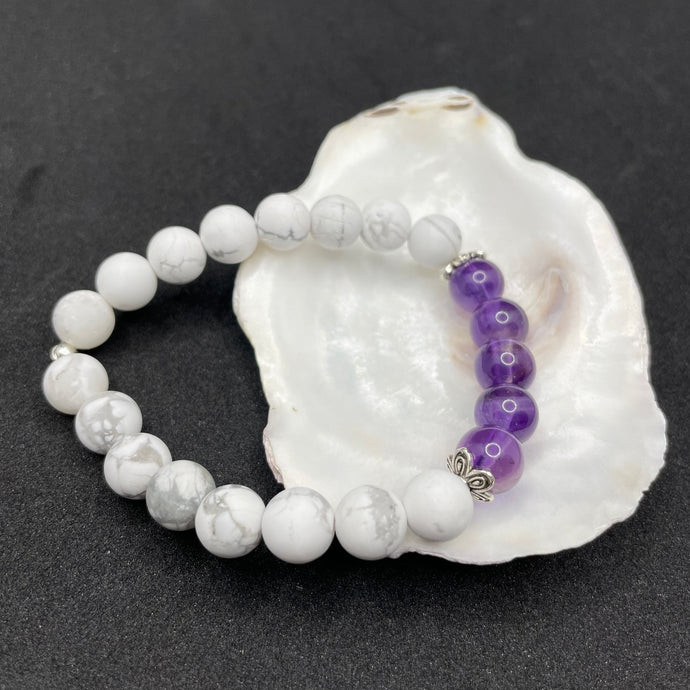 bracelet pour femme en pierre naturelles blanches et violettes (howlite et améthyste)