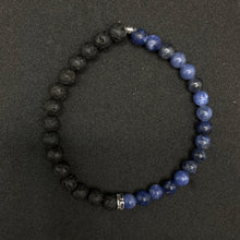 Charger l&#39;image dans la galerie, bracelet homme sodalite bleu et pierre de lave noir détails argent