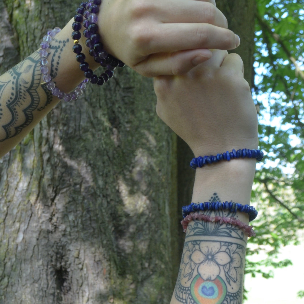 bracelet lithotherapie pierres naturelles lapis-lazuli tourmaline rose suggestion de présentation
