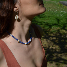 Charger l&#39;image dans la galerie, collier femme pierres naturelles lapislazuli bleu et blanc