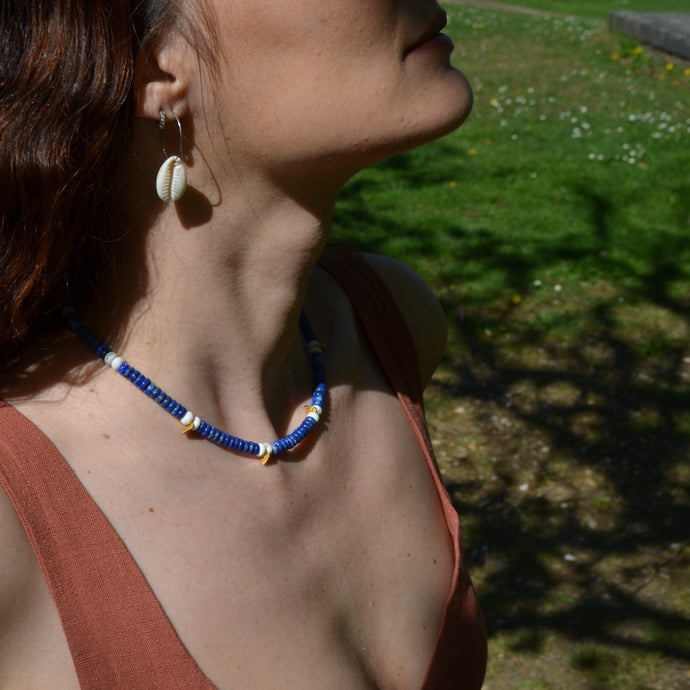 collier femme pierres naturelles lapislazuli bleu et blanc
